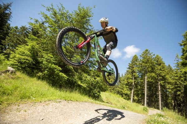 How to jump a mountain bike for beginners?